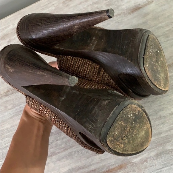 Elizabeth and James E Charm Platform Sandals, Bronze, Size 7 - Picture 5 of 9